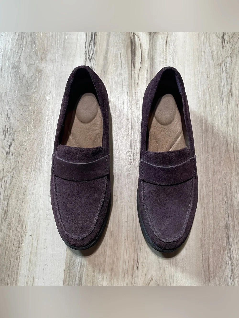 Clark’s comfort casual purple Suede Penny Loafers in Dark Plum women’s size: 7.5